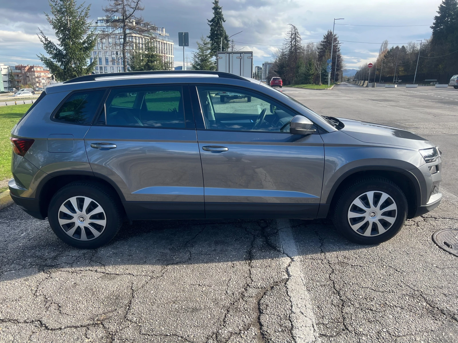 Skoda Karoq 1.5 tsi Гаранционна и обслужена, LED, CARPLAY - изображение 7