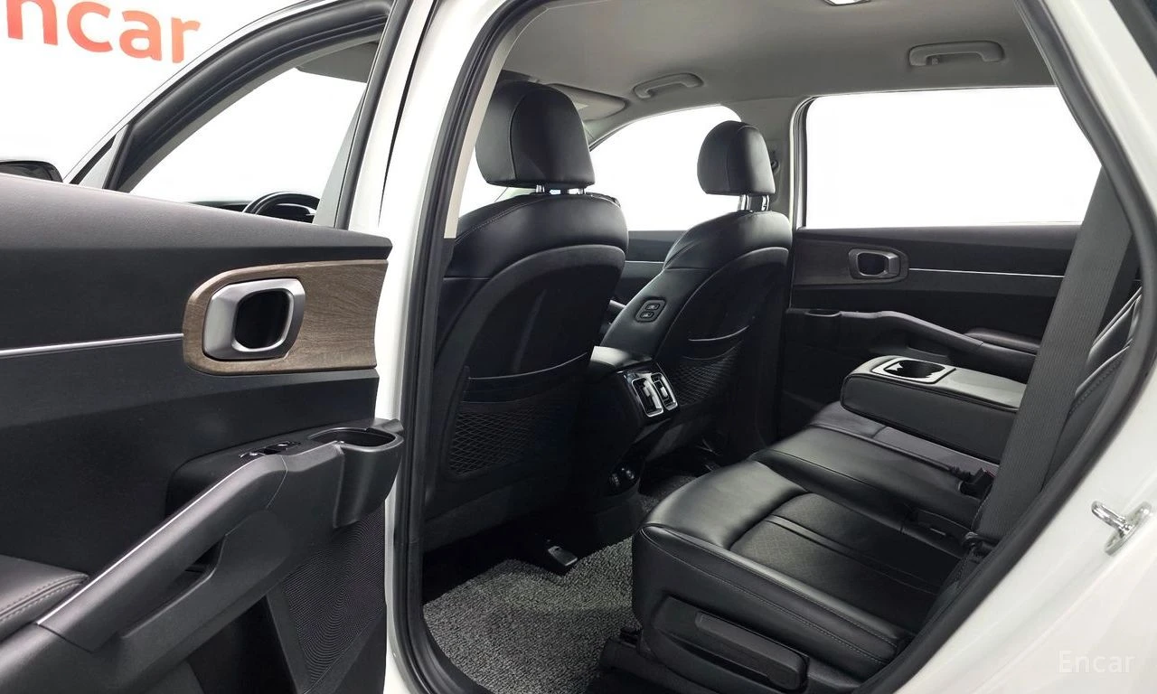 Kia Sorento 2.2D Prestige 4x4* ПОДГРЕВ* ОБДУХВАНЕ* КАМЕРА* , снимка 13 - Автомобили и джипове - 55050700