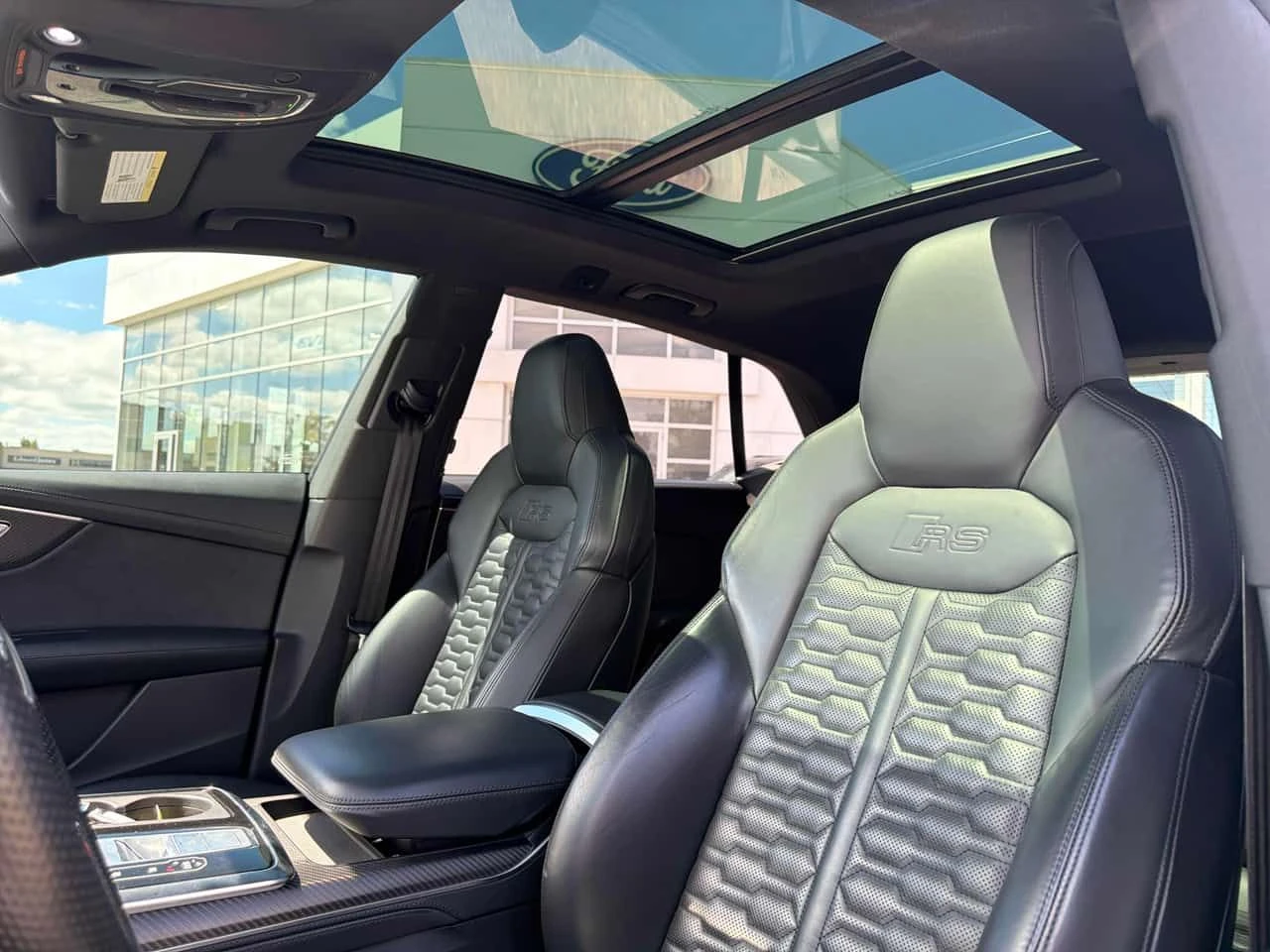 Audi RSQ8 * CARFAX * ОТ ПРЕДСТАВИТЕЛСТВО * , снимка 15 - Автомобили и джипове - 55696121