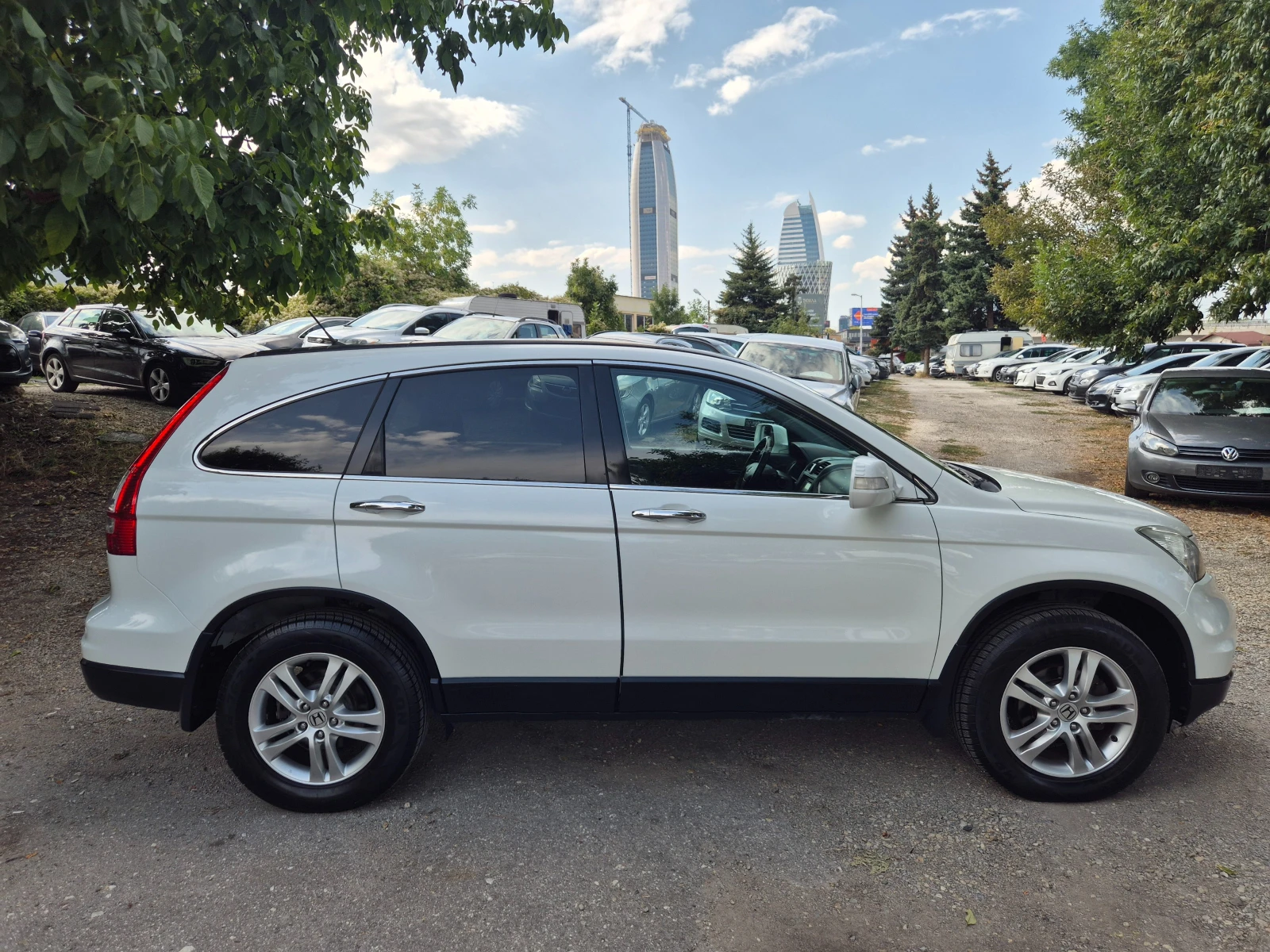 Honda Cr-v 2.2i-DTEC НАВИ АЛКАНТАРА БЕЗ РЪЖДИ И ЗАБЕЛЕЖКИ, снимка 4 - Автомобили и джипове - 55929073
