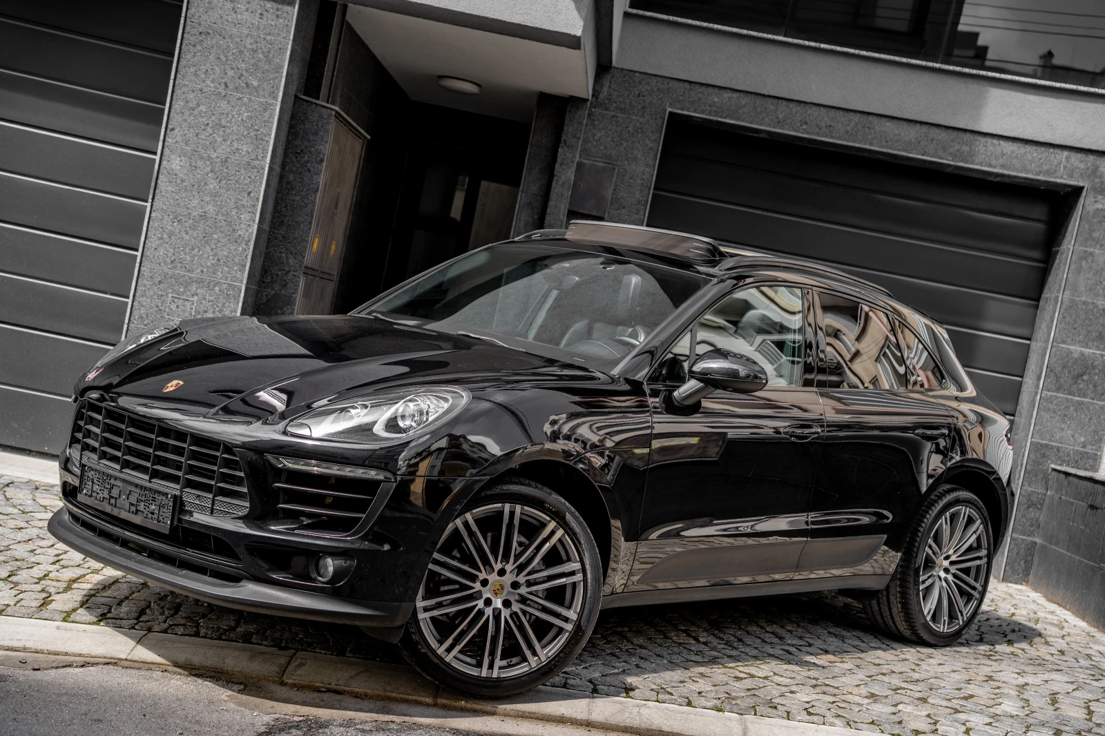 Porsche Macan S   