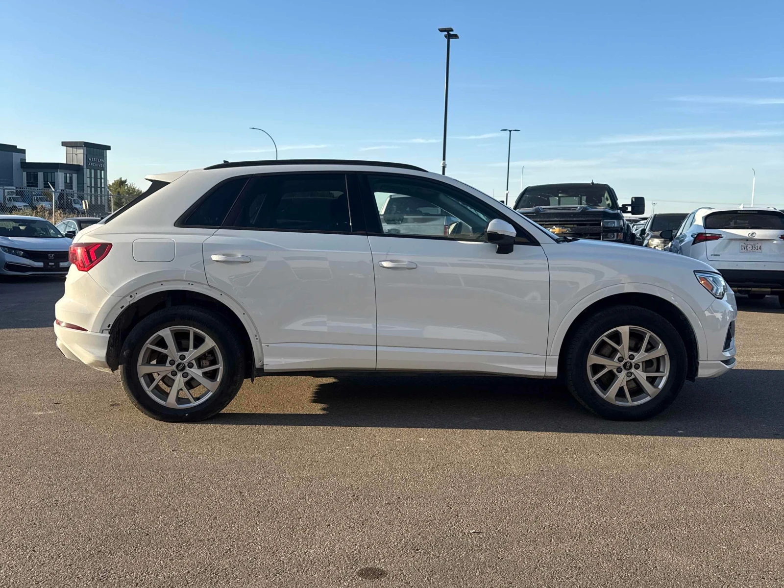Audi Q3 * АВТОКРЕДИТ * ГЛАВНО ПРЕДСТАВИТЕЛСТВО, снимка 4 - Автомобили и джипове - 56130555