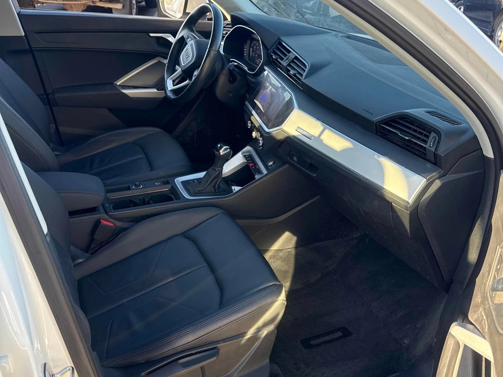 Audi Q3 * АВТОКРЕДИТ * ГЛАВНО ПРЕДСТАВИТЕЛСТВО, снимка 10 - Автомобили и джипове - 56130555
