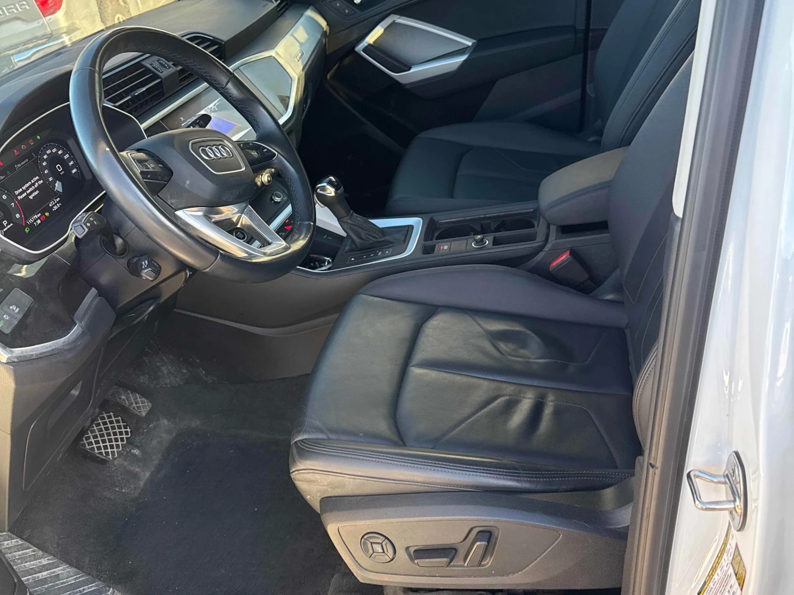 Audi Q3 * АВТОКРЕДИТ * ГЛАВНО ПРЕДСТАВИТЕЛСТВО, снимка 7 - Автомобили и джипове - 56130555