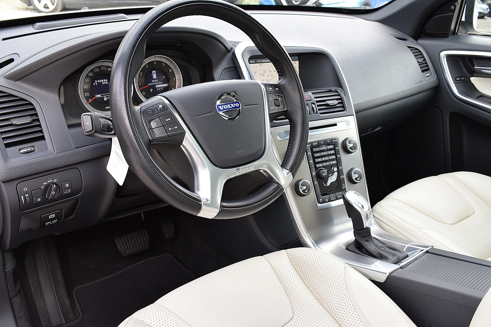 Volvo XC60 3.0ШВЕЙЦАРИЯ-3.0/T6/LUX/4x4/POLESTAR, снимка 6 - Автомобили и джипове - 56219048