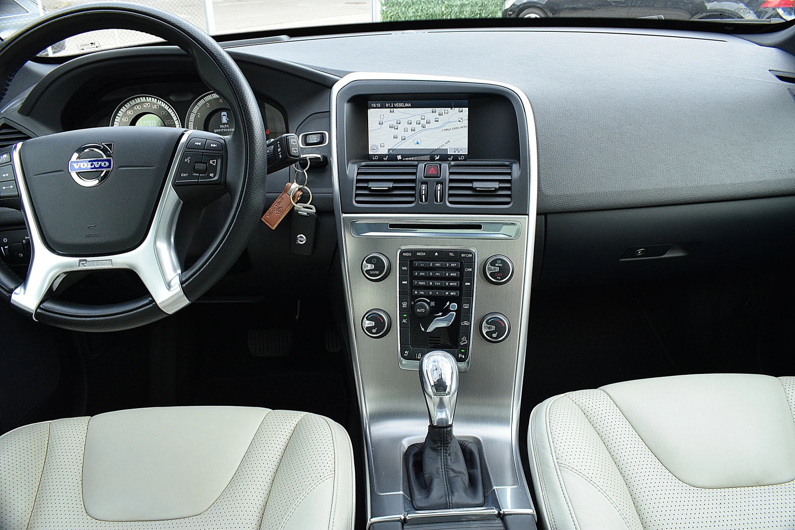 Volvo XC60 3.0ШВЕЙЦАРИЯ-3.0/T6/LUX/4x4/POLESTAR, снимка 11 - Автомобили и джипове - 56219048