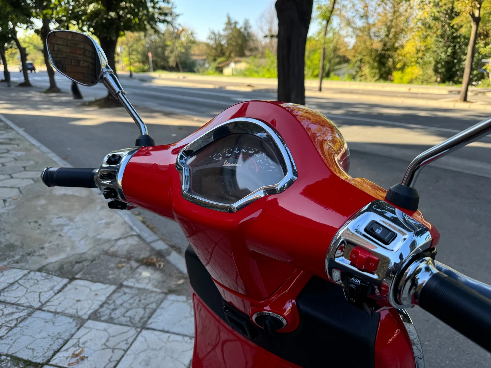 Vespa GTS 300 Super Rosso - изображение 9