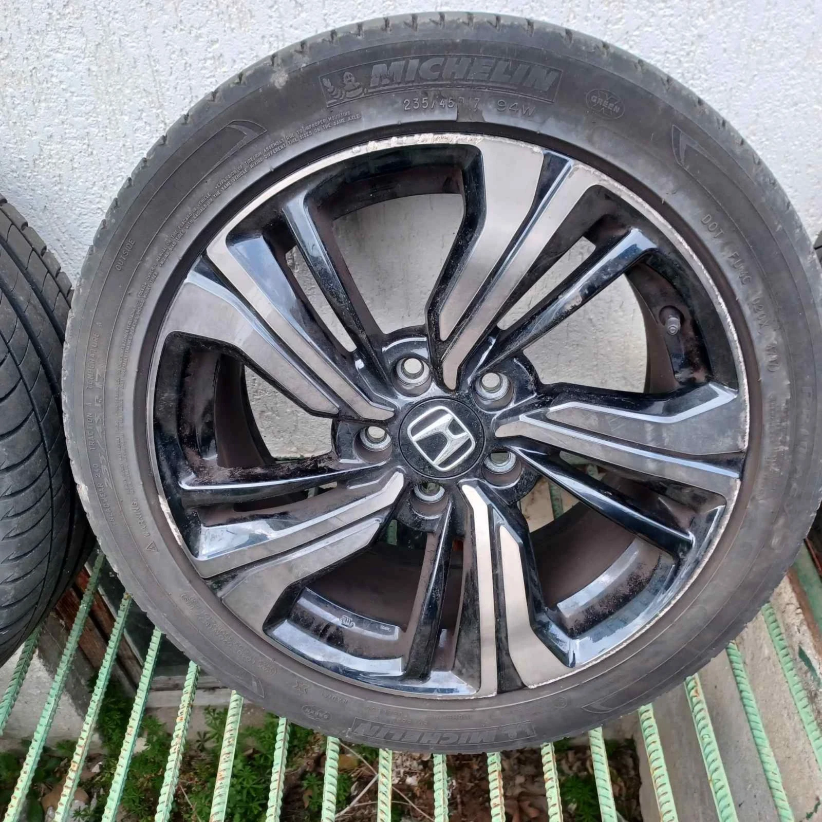 ���� � ������ 235/45R17 | Mobile.bg � ����������� 1