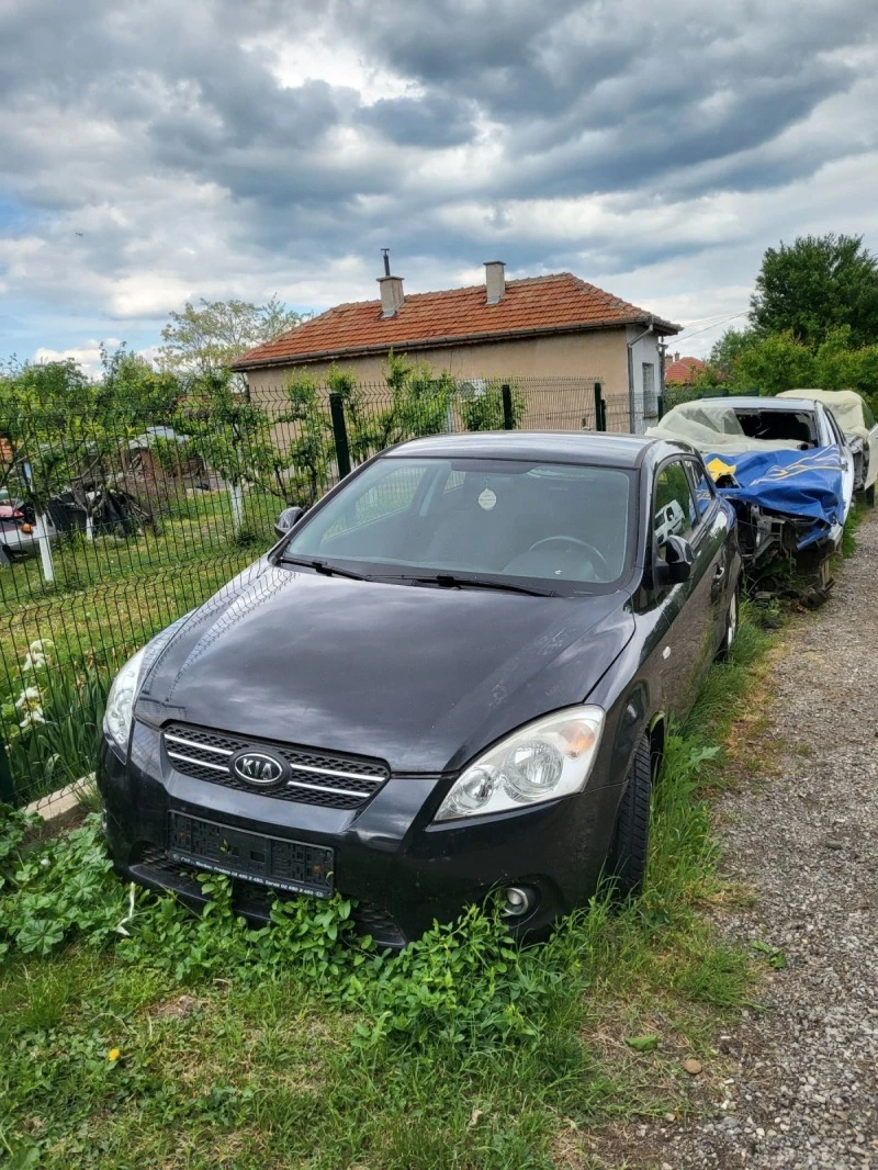 Kia Ceed 1.6crdi, снимка 7 - Автомобили и джипове - 47965959