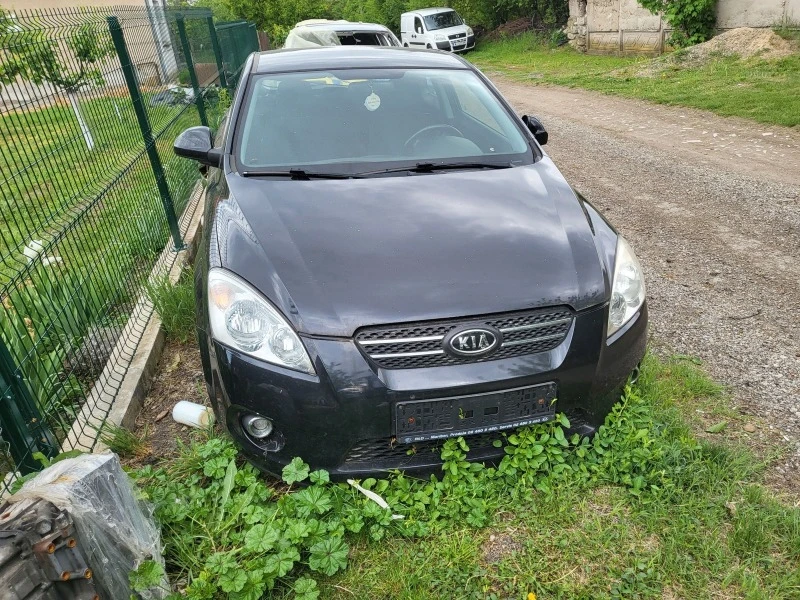 Kia Ceed 1.6crdi, снимка 3 - Автомобили и джипове - 47965959