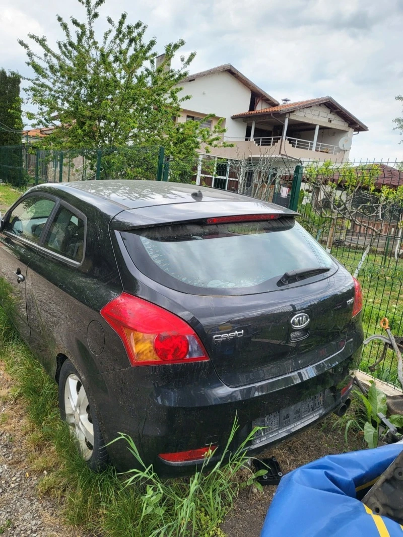 Kia Ceed 1.6crdi, снимка 5 - Автомобили и джипове - 47965959