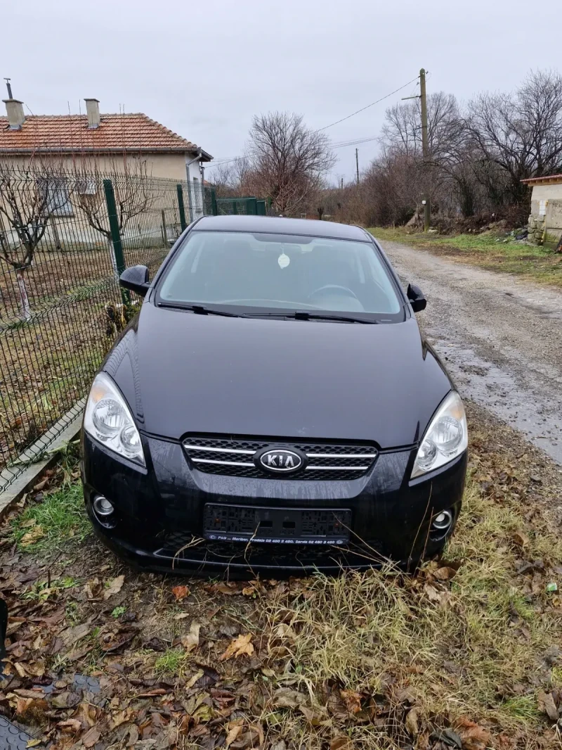 Kia Ceed 1.6crdi, снимка 2 - Автомобили и джипове - 48242999