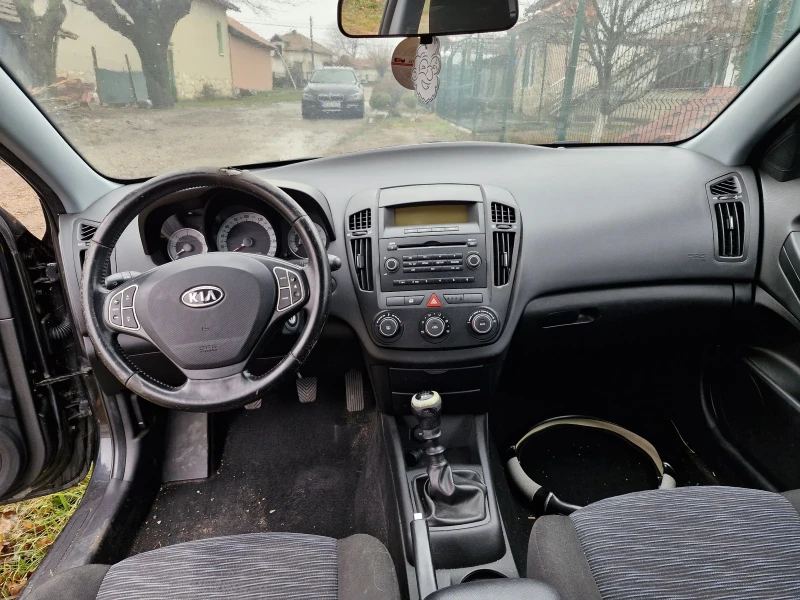 Kia Ceed 1.6crdi, снимка 9 - Автомобили и джипове - 48242999