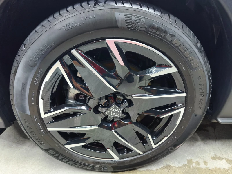 Peugeot 5008 1.2 145k.c AUTOMATIC Allure NAVI* CAM360* KEYLESS*, снимка 17 - Автомобили и джипове - 50904096