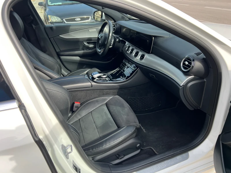 Mercedes-Benz E 220 4matic AMG , снимка 8 - Автомобили и джипове - 51929753