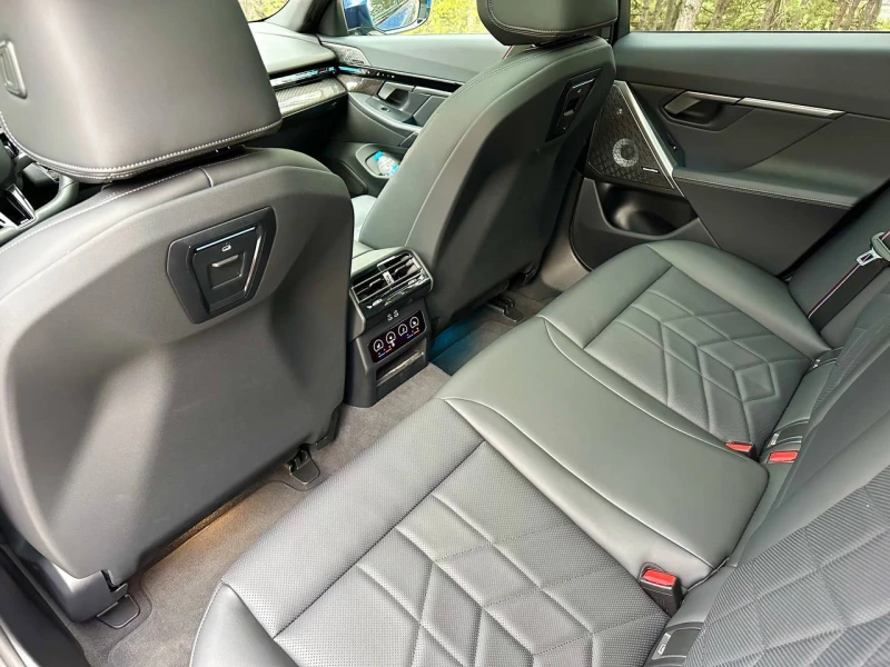 BMW 520 M PRO/Iconic Glow/Individual/Bowers&Willkins/Soft, снимка 13 - Автомобили и джипове - 52541313