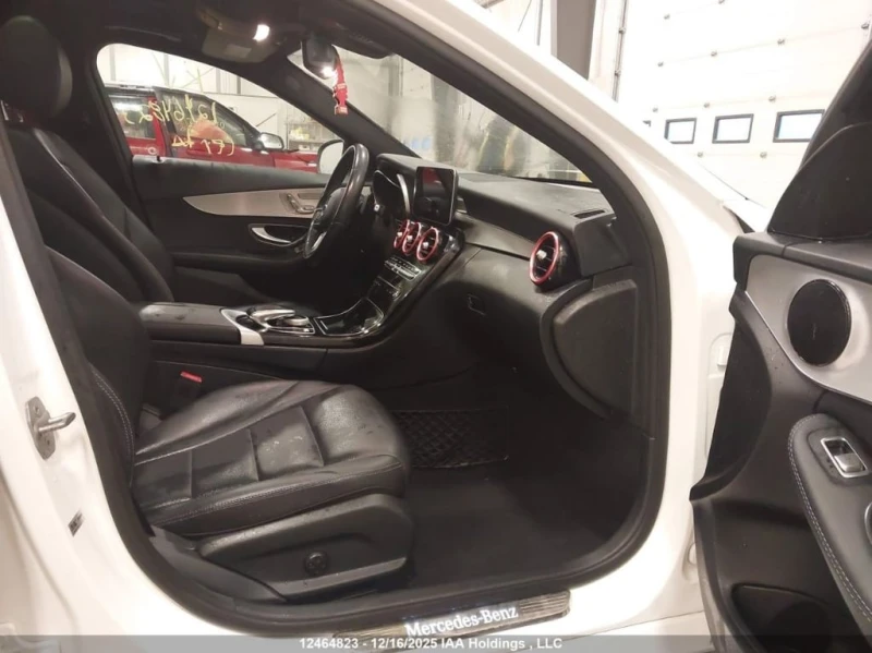 Mercedes-Benz C 300 * 4MATIC * CARFAX * БЕЗ ПЪРВОНАЧАЛНА ВНОСКА, снимка 5 - Автомобили и джипове - 52921355