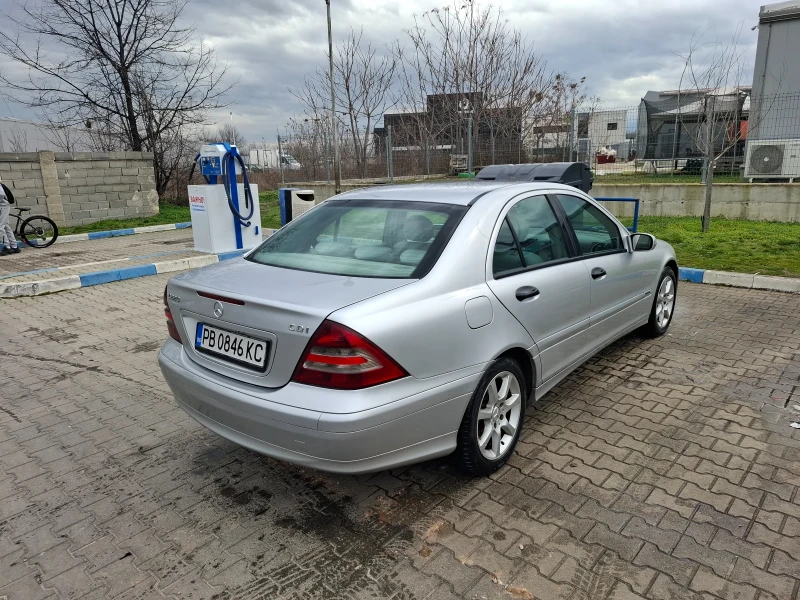 Mercedes-Benz 220, снимка 3 - Автомобили и джипове - 53569608