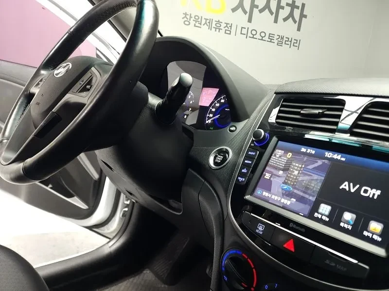 Hyundai Accent (New Model) 1.4 Vvt Modern, снимка 16 - Автомобили и джипове - 54937646
