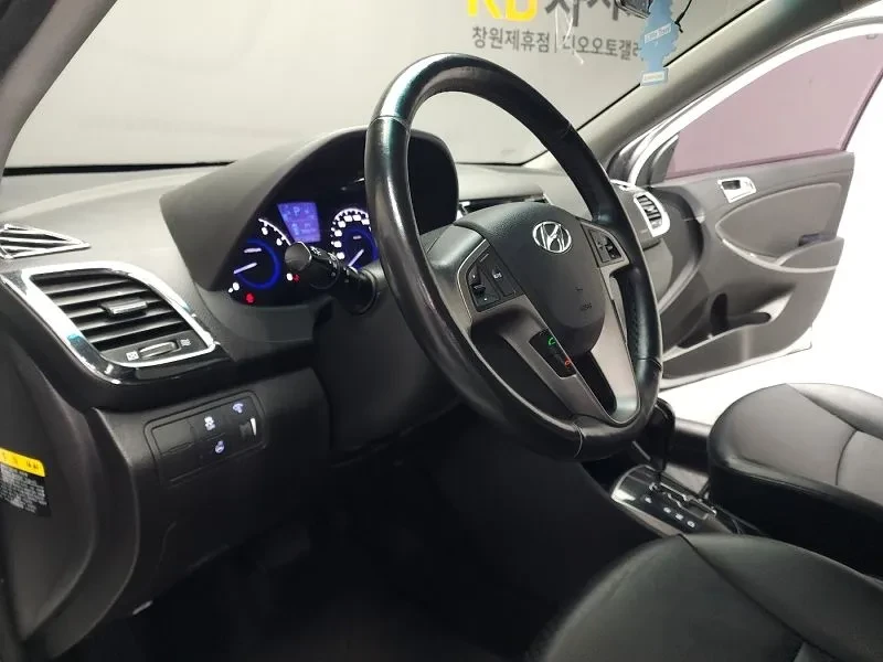 Hyundai Accent (New Model) 1.4 Vvt Modern, снимка 11 - Автомобили и джипове - 54937646