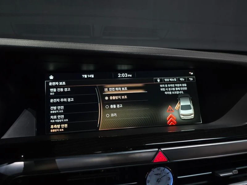 Genesis G90 3.8 Automatic, снимка 14 - Автомобили и джипове - 55606074