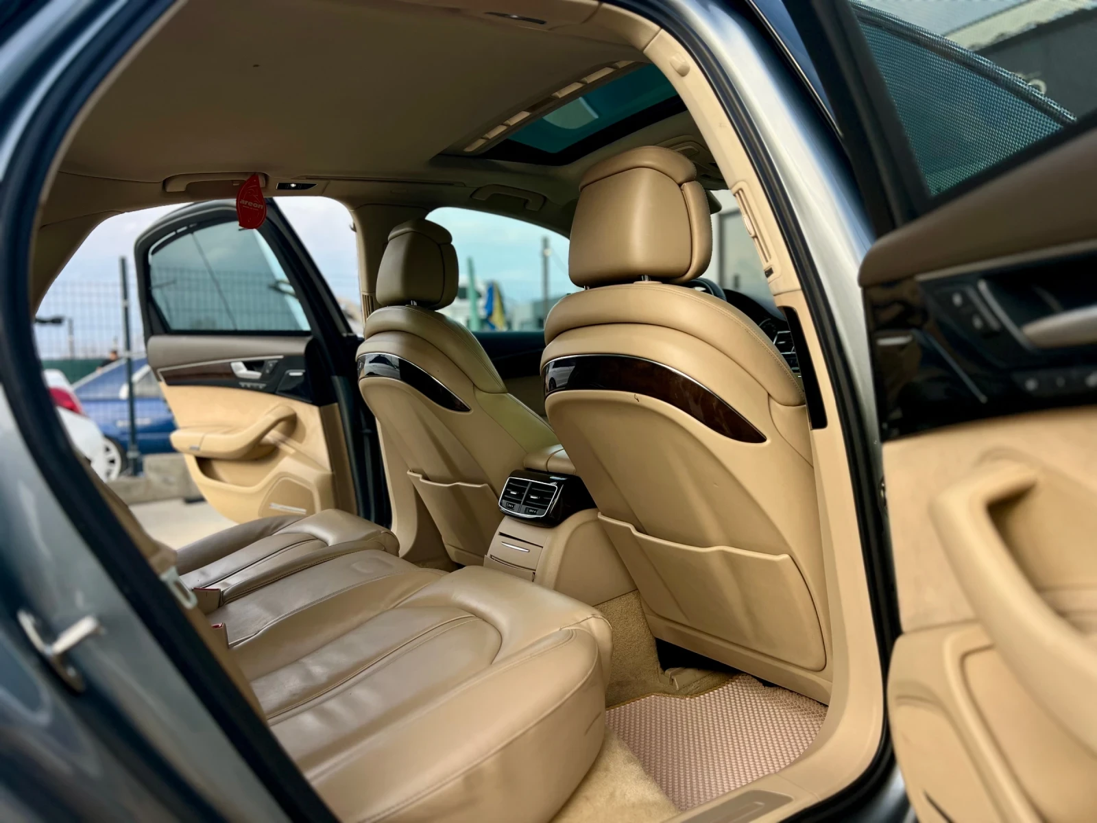 Audi A8 4.2TDI-351HP / BOSE / ПОДГРЕВ / ЩОРИ / КАМЕРА /, снимка 12 - Автомобили и джипове - 53086153