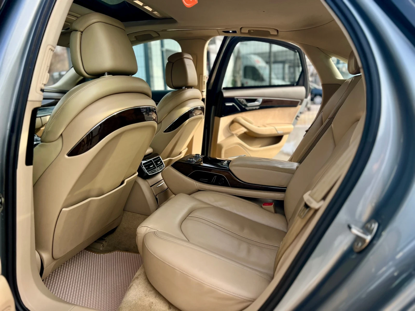 Audi A8 4.2TDI-351HP / BOSE / ПОДГРЕВ / ЩОРИ / КАМЕРА /, снимка 14 - Автомобили и джипове - 53086153