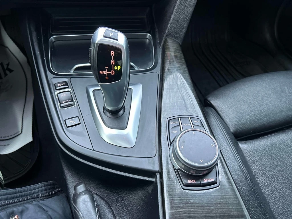 BMW 330 XDRIVE * ПЪЛЕН М ПАКЕТ* 8ZF* B48*  - изображение 10