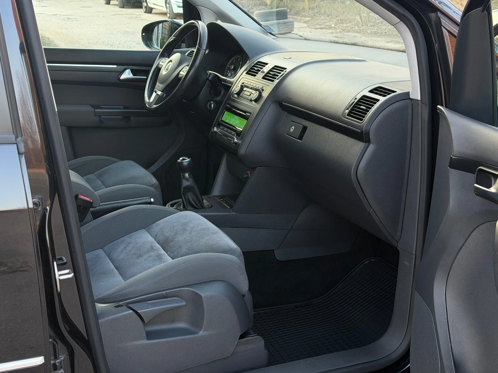 VW Touran 2.0TDi 140к.с * Климатроник* * High-Line* , снимка 11 - Автомобили и джипове - 53865988