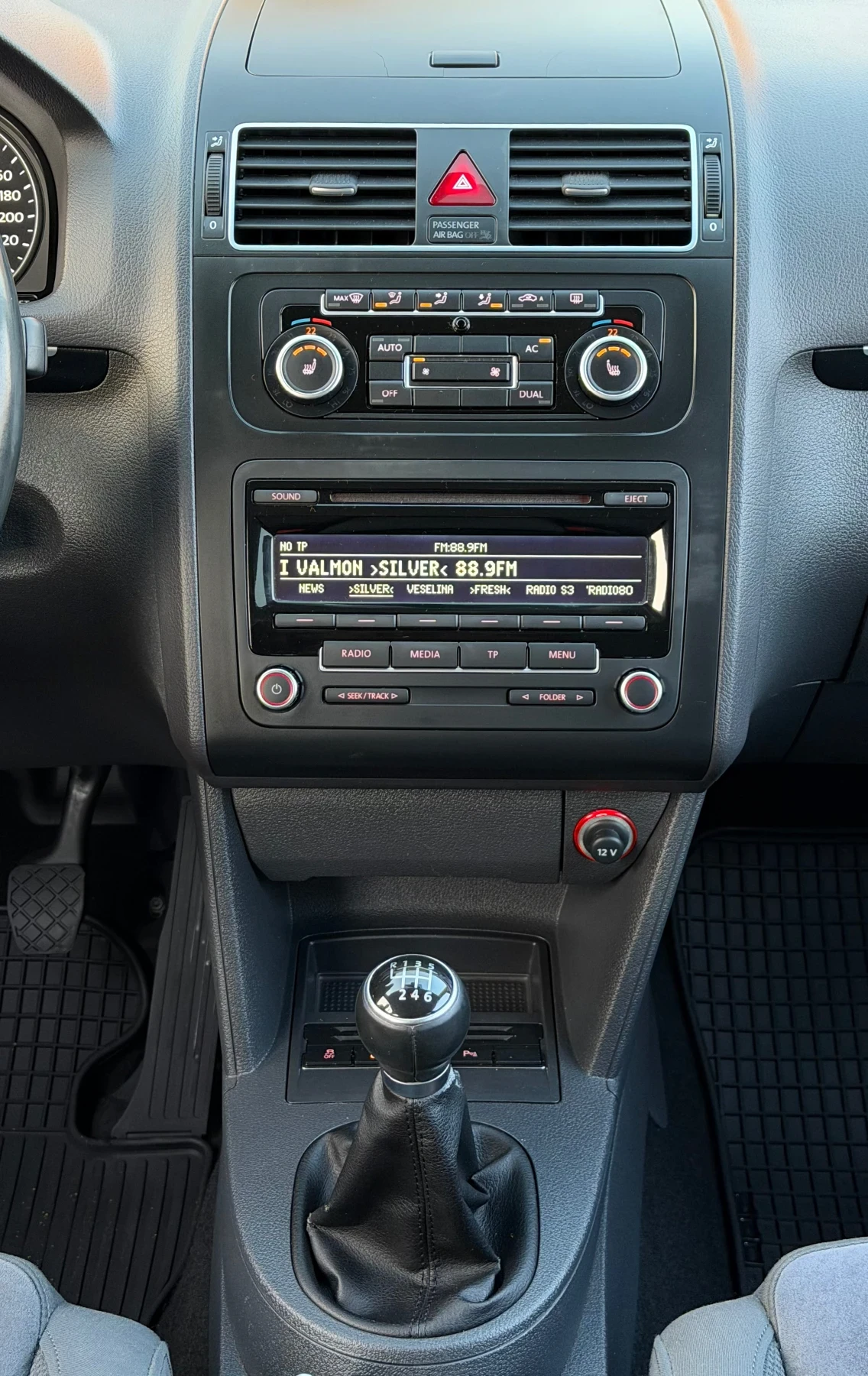 VW Touran 2.0TDi 140к.с * Климатроник* * High-Line* , снимка 15 - Автомобили и джипове - 53865988