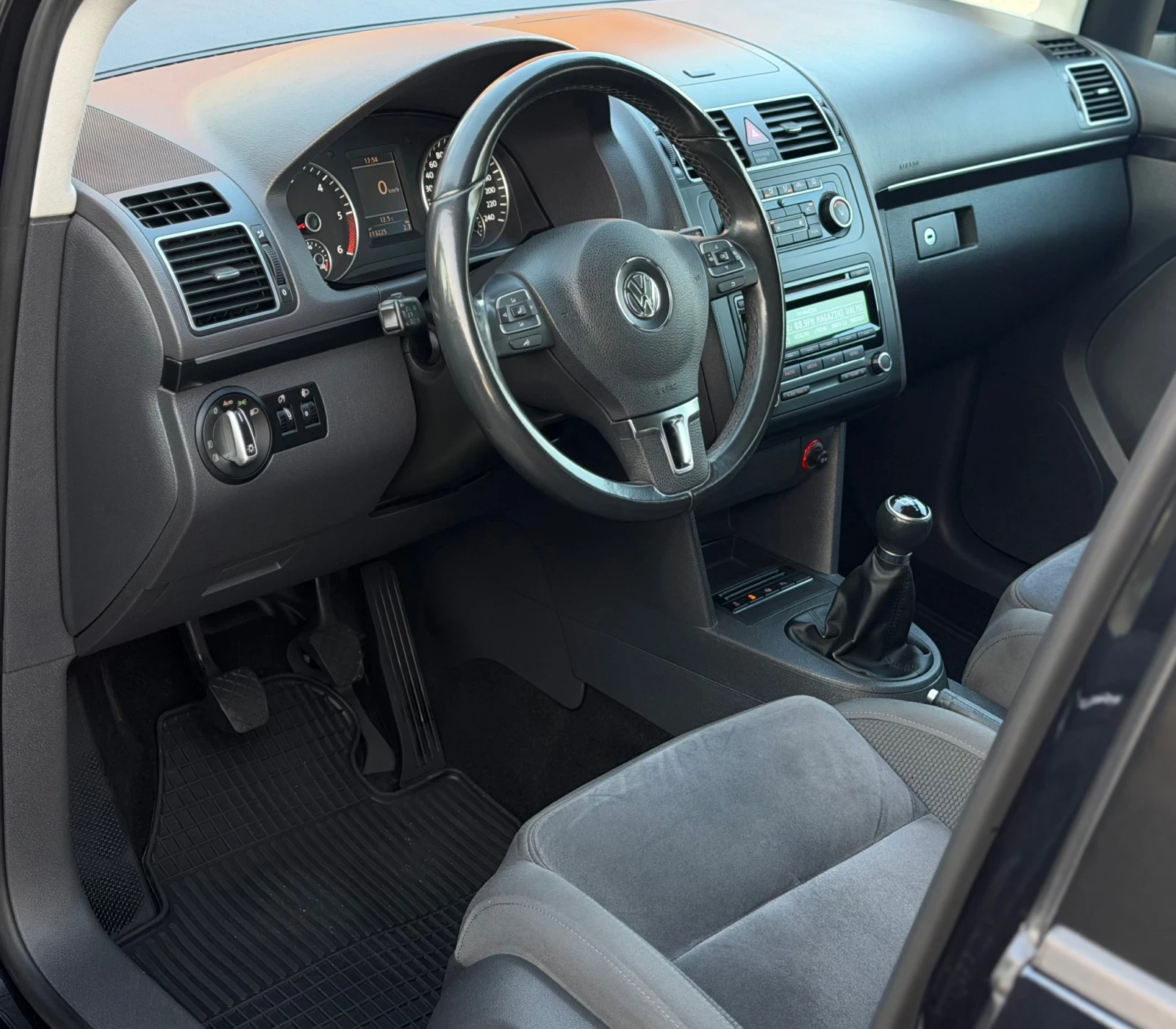 VW Touran 2.0TDi 140к.с * Климатроник* * High-Line* , снимка 9 - Автомобили и джипове - 53865988