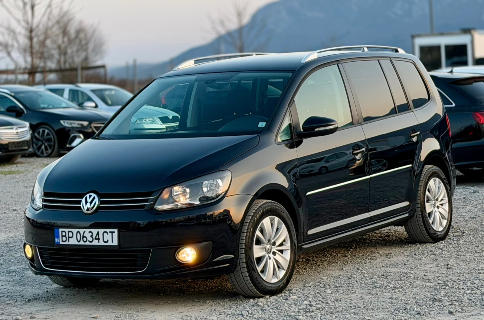 VW Touran 2.0TDi 140к.с * Климатроник* * High-Line* , снимка 3 - Автомобили и джипове - 53865988