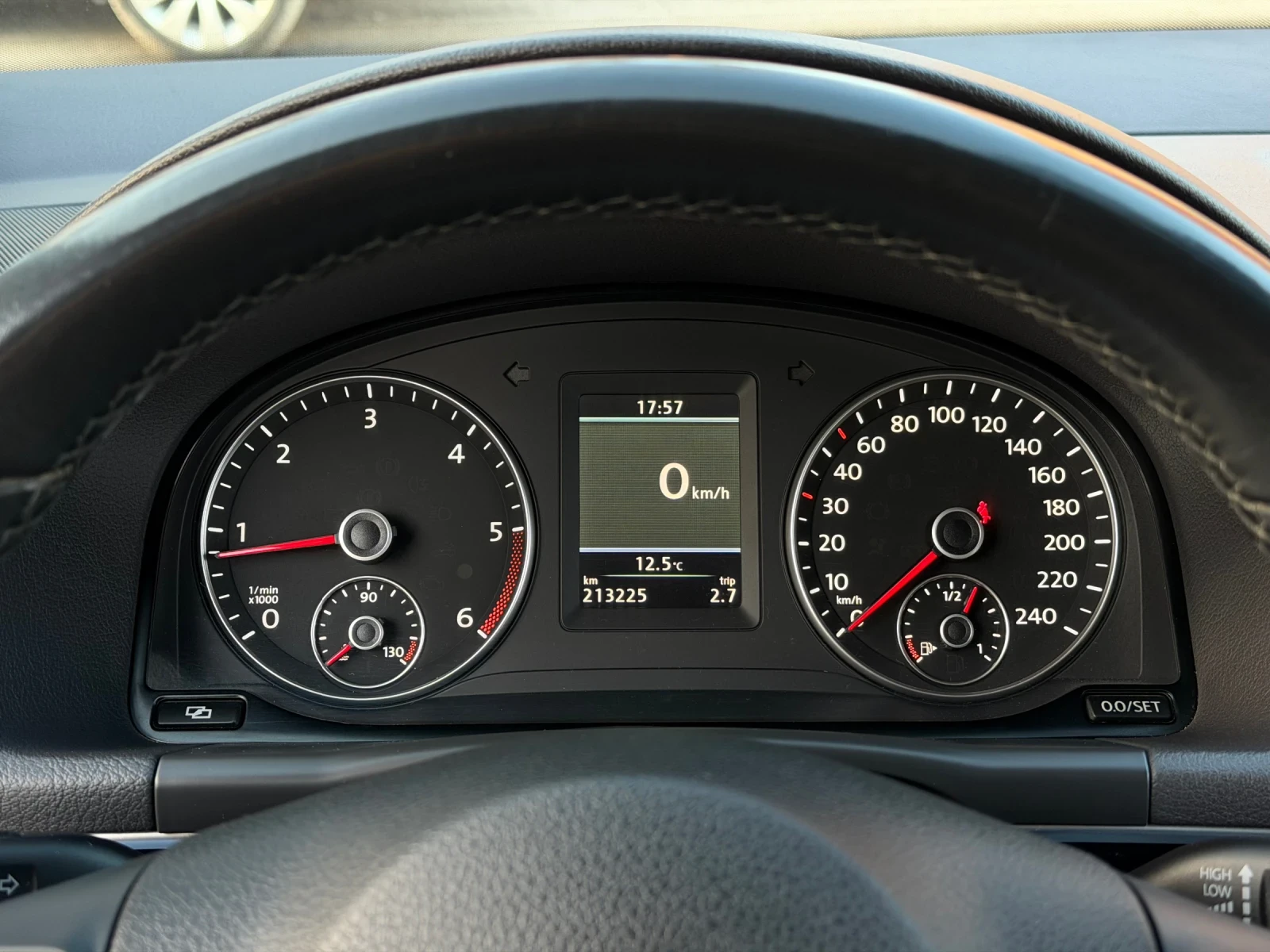 VW Touran 2.0TDi 140к.с * Климатроник* * High-Line* , снимка 16 - Автомобили и джипове - 53865988