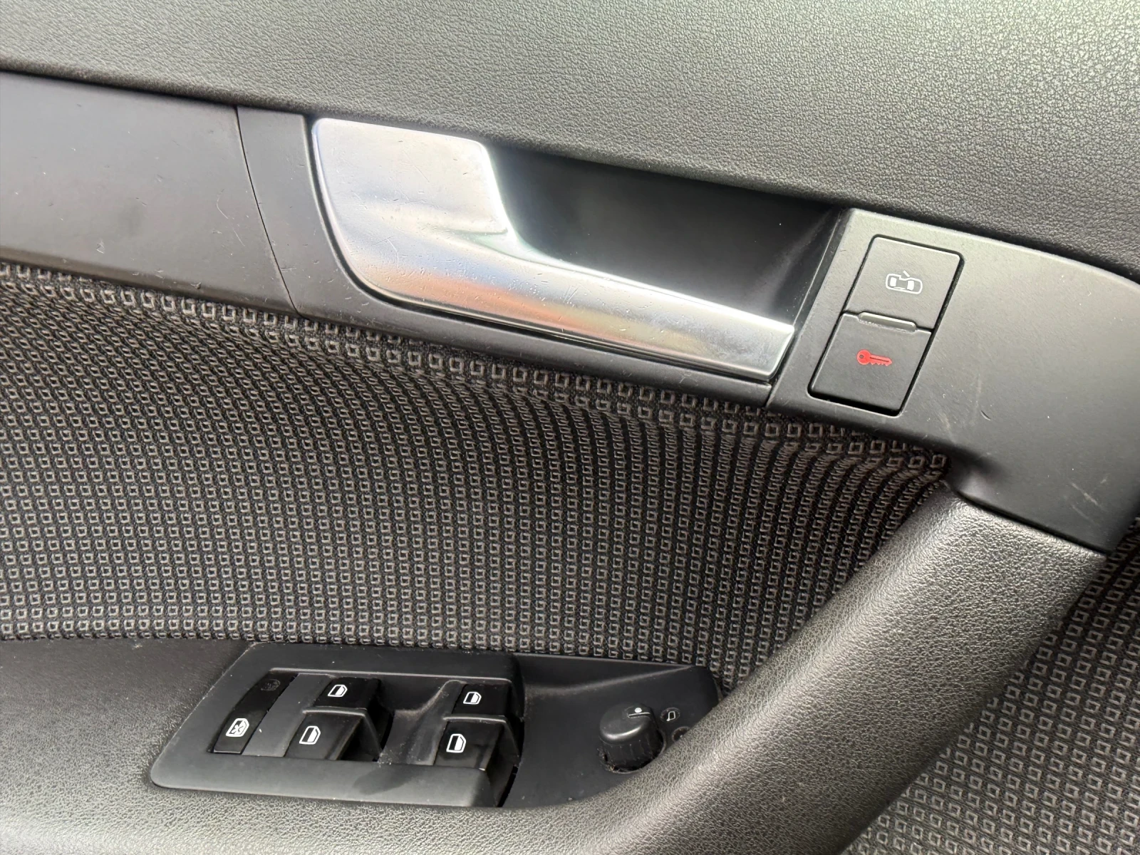 Audi A3 1.8T SPORTBACK * АВТОМАТ* * ПОДГРЕВ* * ЕЛ. СЕДАЛКИ, снимка 16 - Автомобили и джипове - 54149132