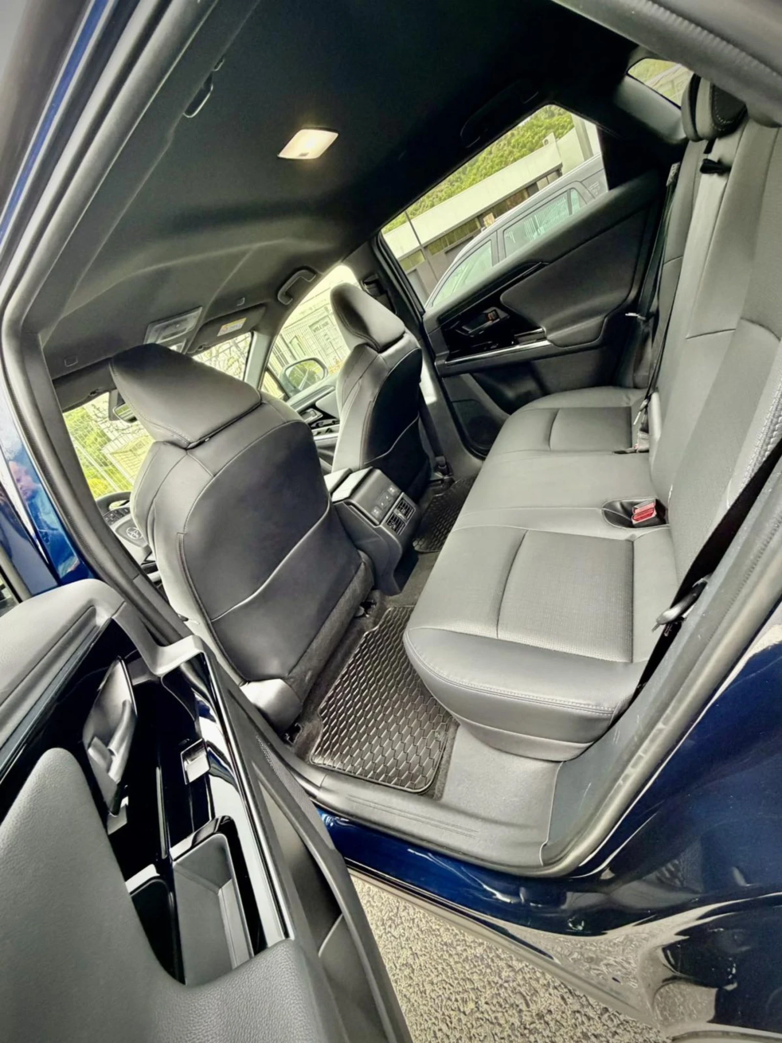 Toyota bZ4X, снимка 4 - Автомобили и джипове - 54271031