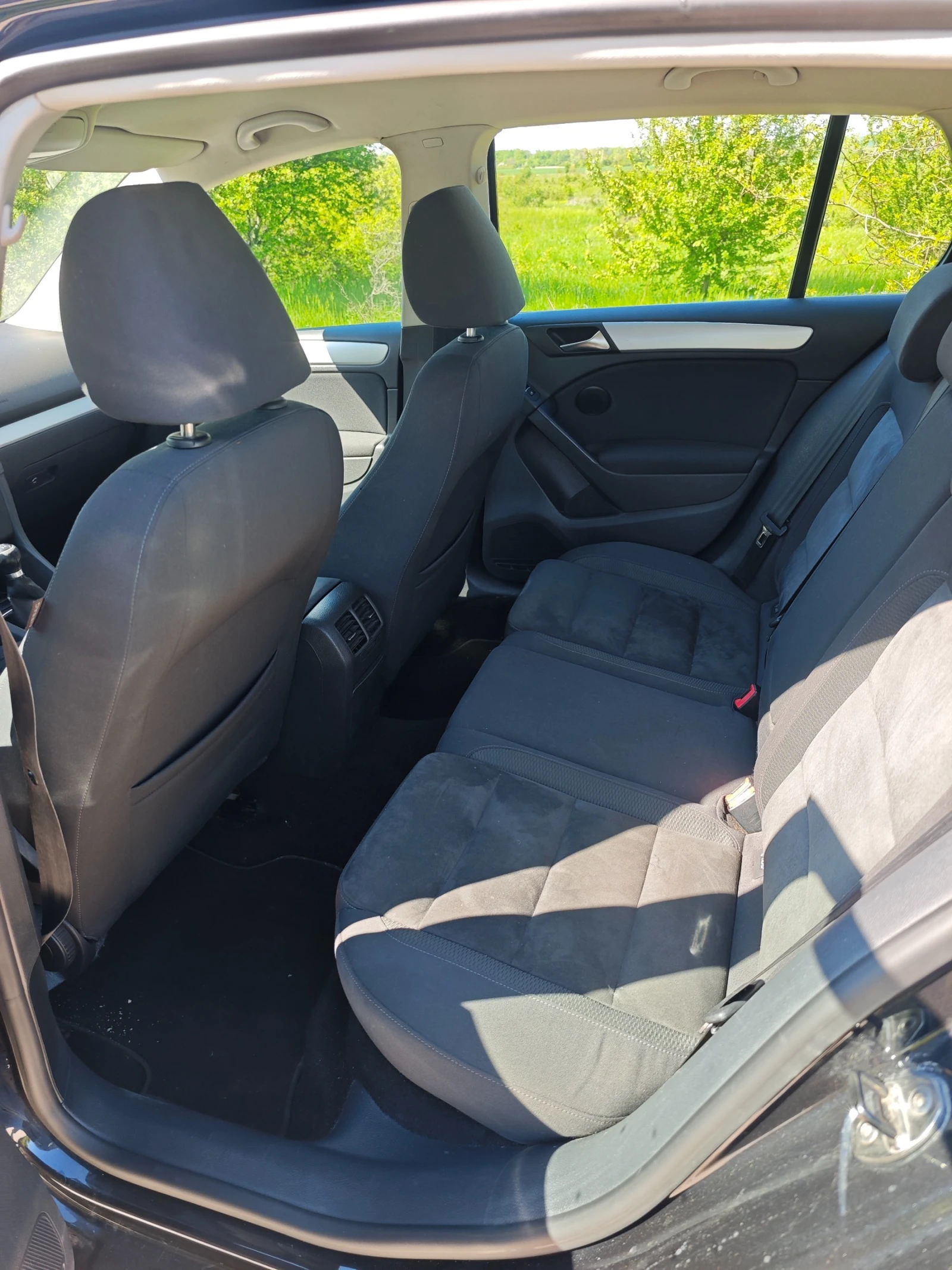 VW Golf 1.6ТДИ 105 КС, снимка 9 - Автомобили и джипове - 54368914