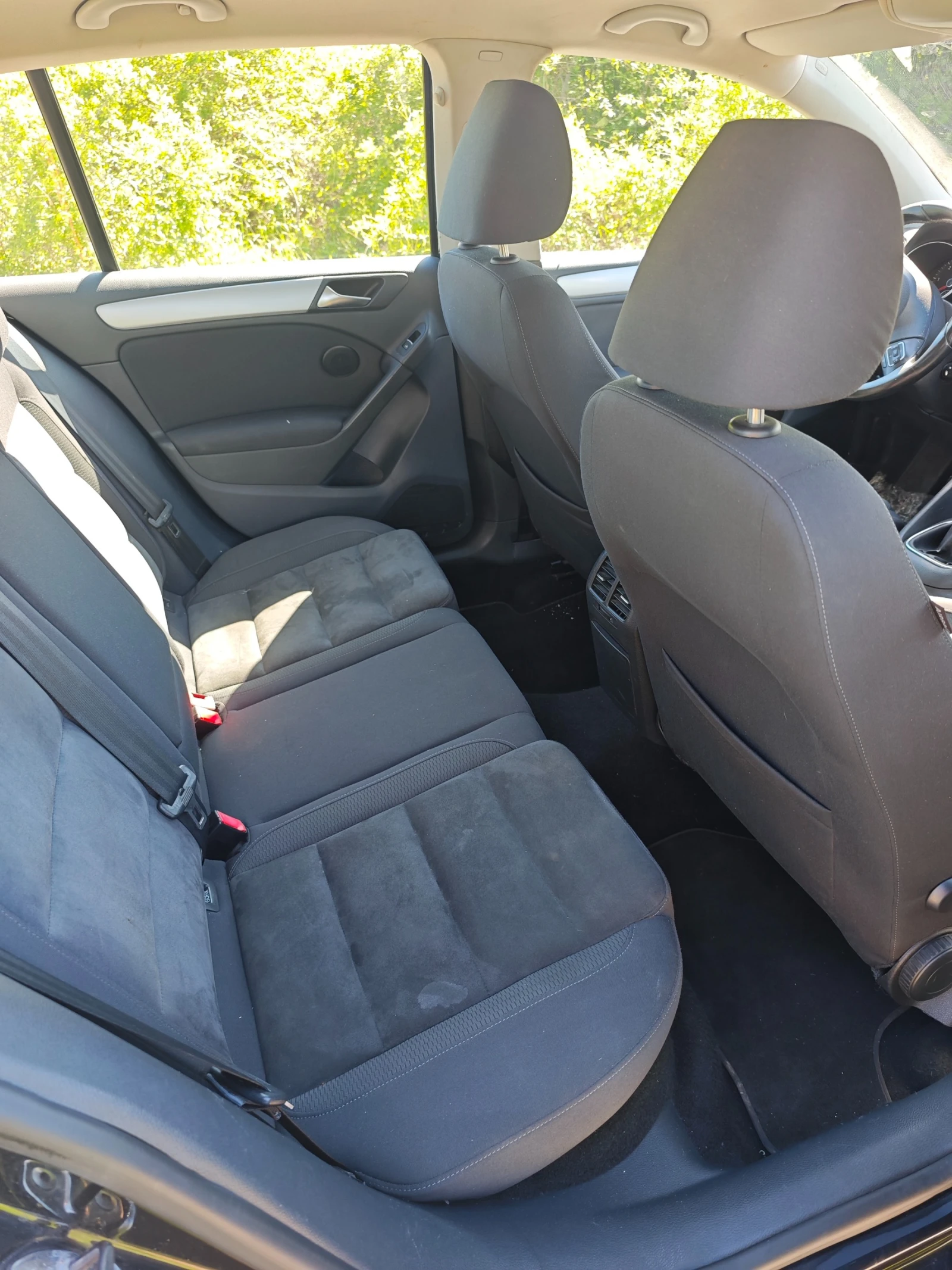 VW Golf 1.6ТДИ 105 КС, снимка 5 - Автомобили и джипове - 54368914