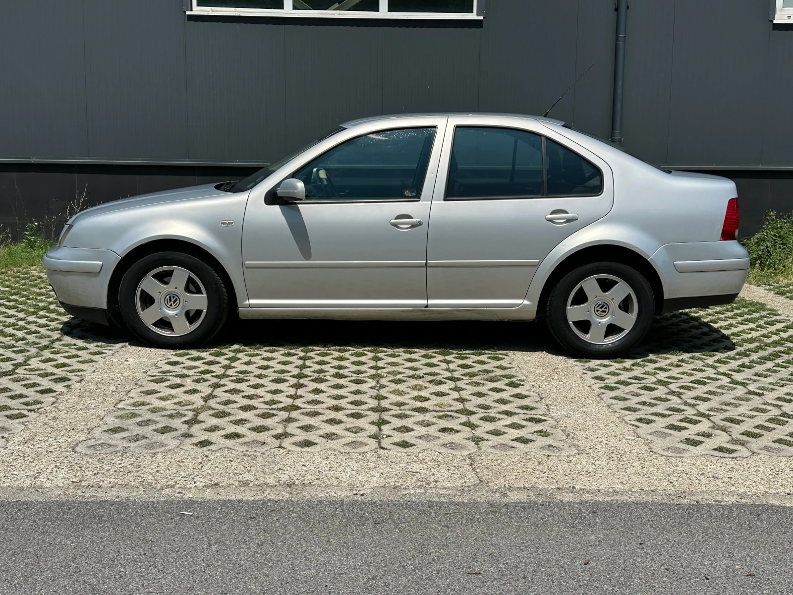 VW Bora 1.9 TDI, снимка 4 - Автомобили и джипове - 55332222