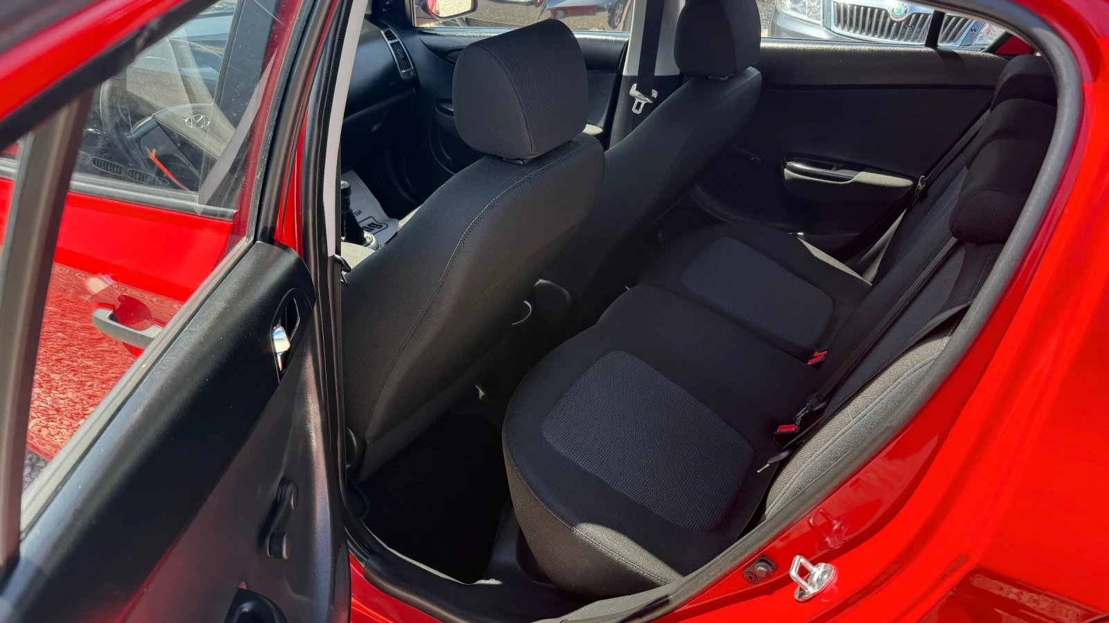 Hyundai I20 1.3 i , снимка 8 - Автомобили и джипове - 55411819
