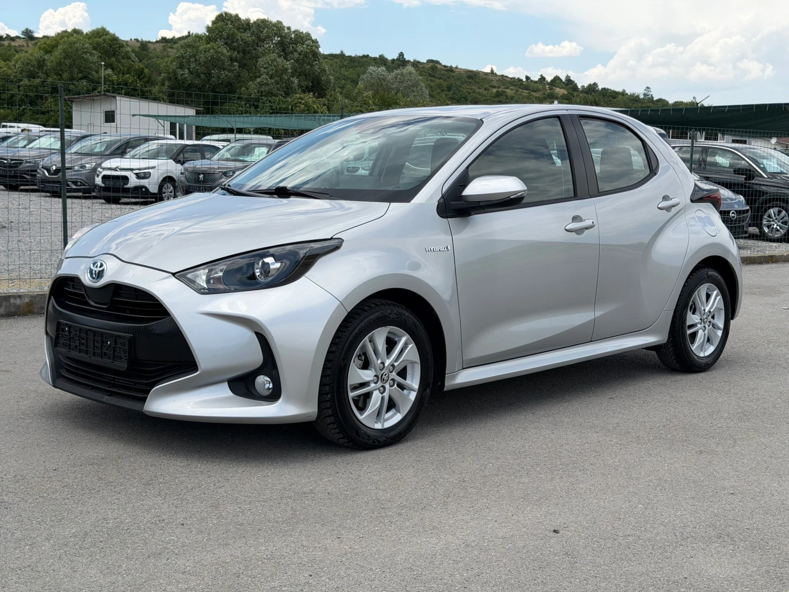 Toyota Yaris 1.5 HYBRID, снимка 3 - Автомобили и джипове - 55612387