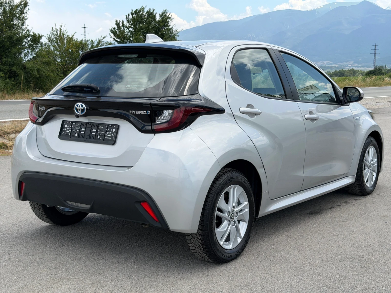 Toyota Yaris 1.5 HYBRID, снимка 5 - Автомобили и джипове - 55612387