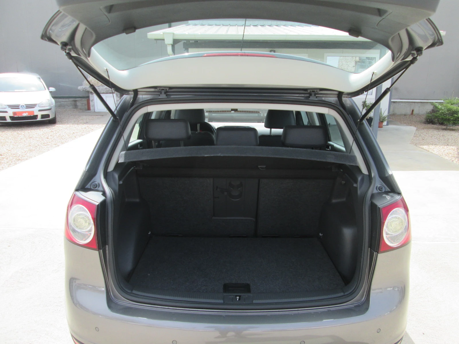 VW Golf Plus 2.0TDI-DSG-BMM-Кожа-Ксенон-Сервизна история!!!, снимка 9 - Автомобили и джипове - 55686762