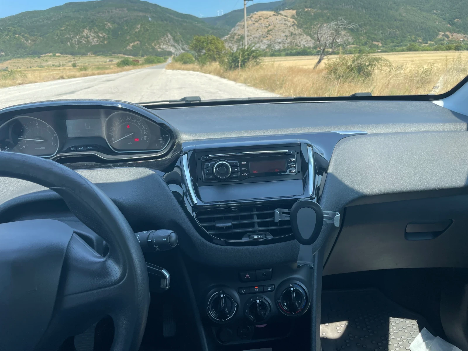 Peugeot 208 1.6 HDI 100 кс. Facelift , снимка 12 - Автомобили и джипове - 55705862
