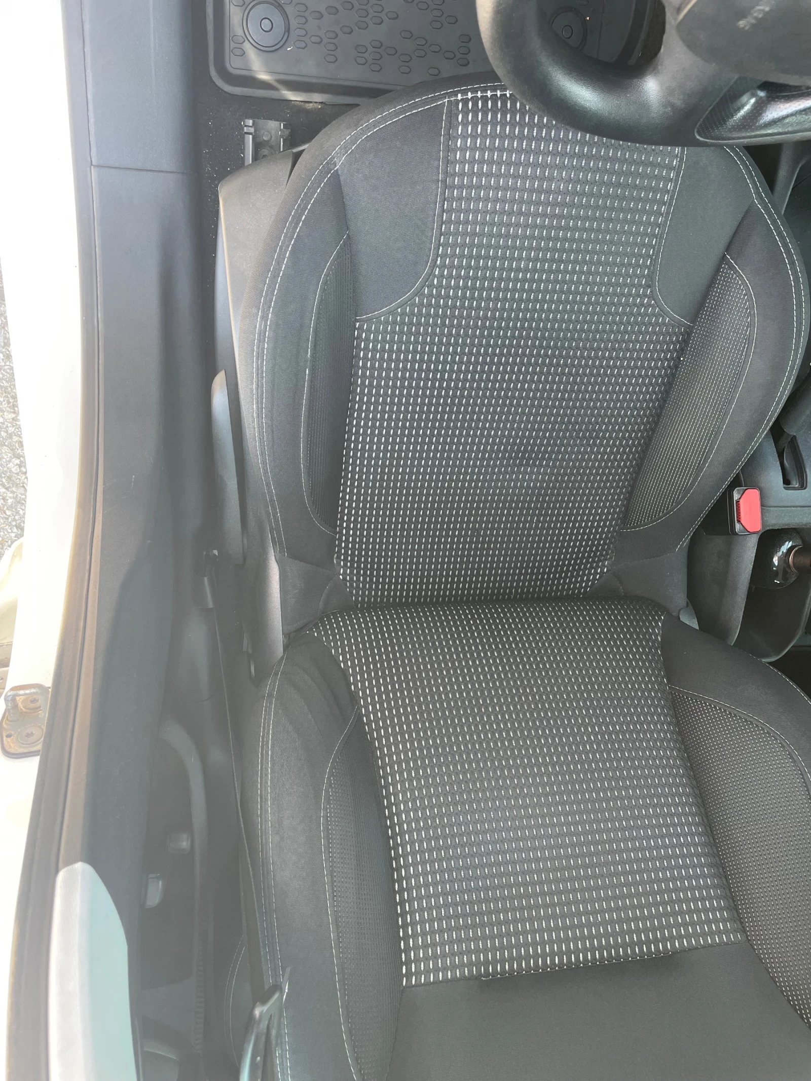 Peugeot 208 1.6 HDI 100 кс. Facelift , снимка 10 - Автомобили и джипове - 55705862