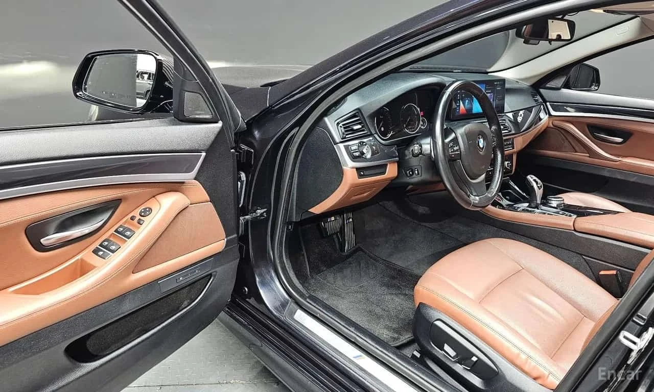 BMW 530 d xDrive M Aero Dynamic * ФИНАНСИРАНЕ, снимка 12 - Автомобили и джипове - 56259497