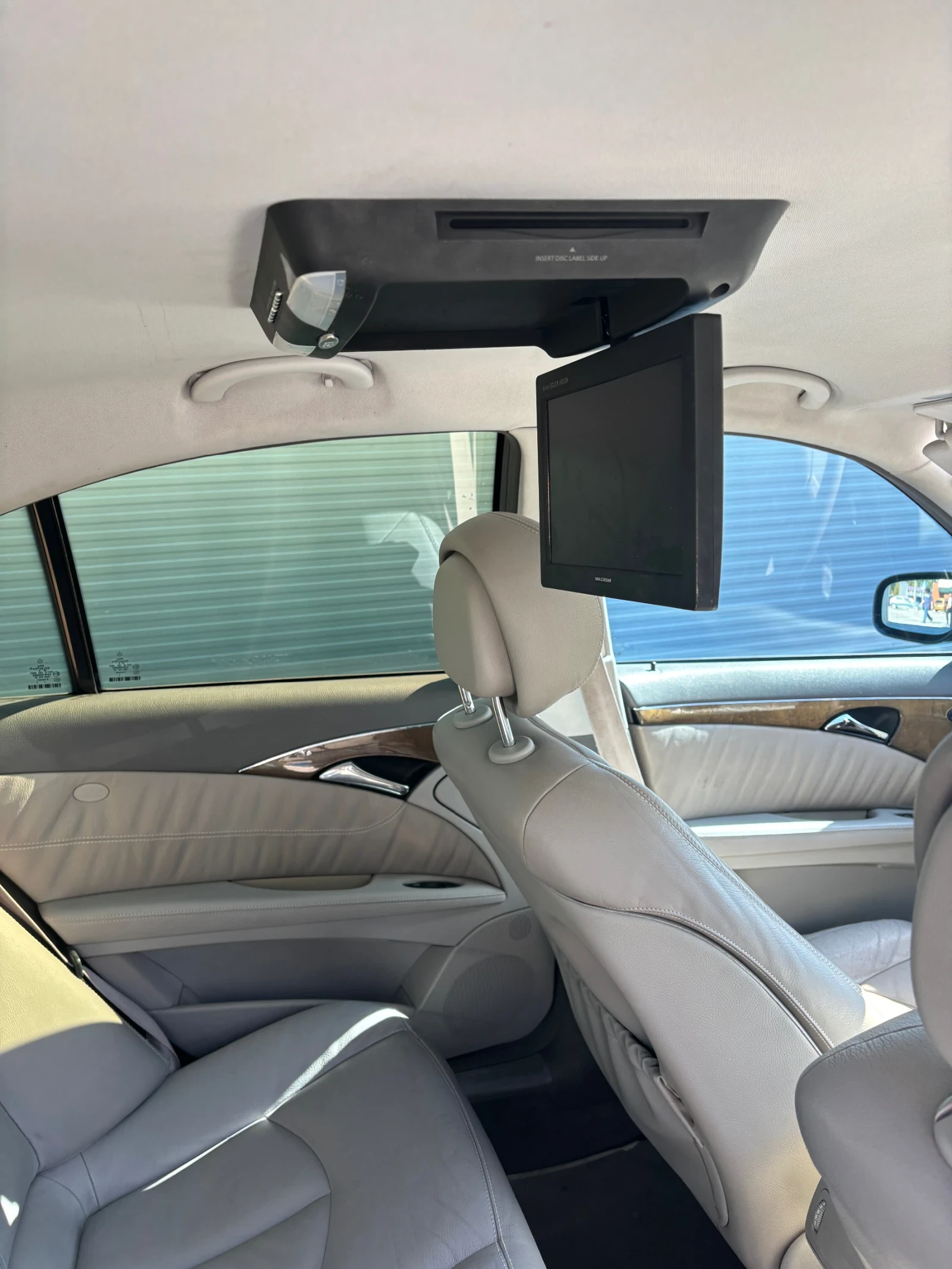 Mercedes-Benz E 320, снимка 9 - Автомобили и джипове - 56338598
