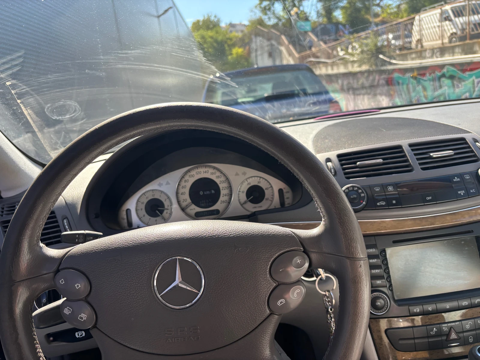Mercedes-Benz E 320, снимка 11 - Автомобили и джипове - 56338598