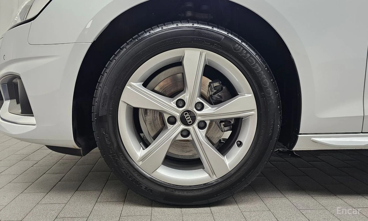 Audi A4 40 TFSI, снимка 5 - Автомобили и джипове - 56549200