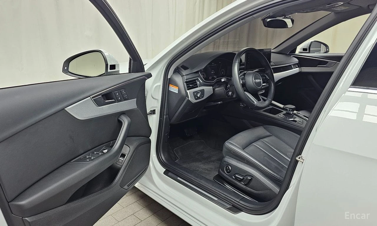 Audi A4 40 TFSI, снимка 10 - Автомобили и джипове - 56549200