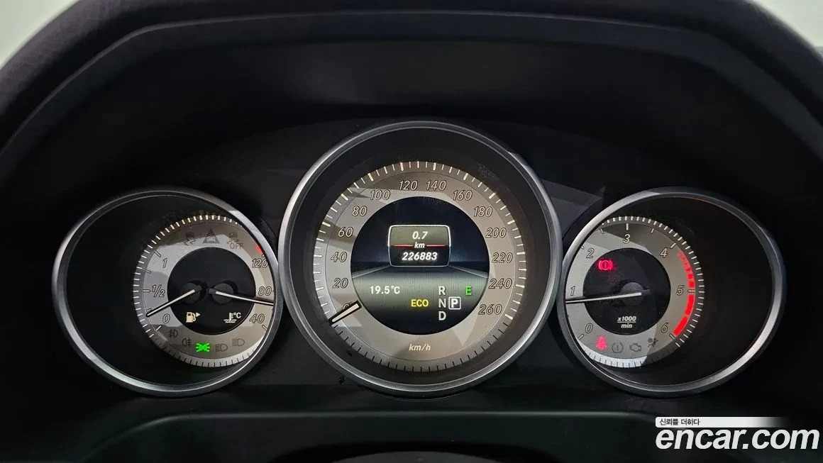 Mercedes-Benz E 250, снимка 8 - Автомобили и джипове - 56713168